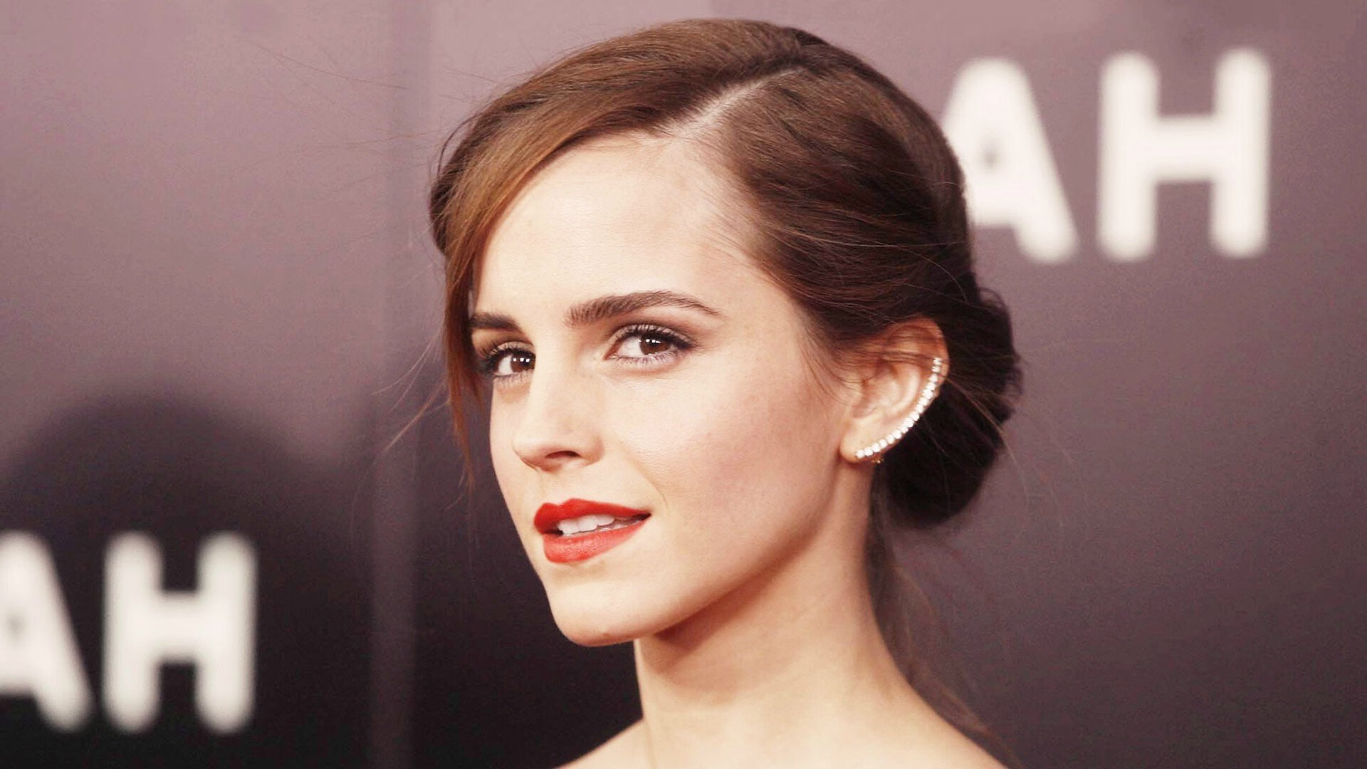 图穆亚的爆发性进攻与快速反击,成为袋鼠队获胜的重要因素,图阿vs穆勒